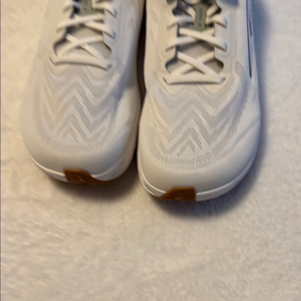 Altra Men's Rivera size 9.5 grey and white NWOB Athletic Shoes - Picture 9 of 11